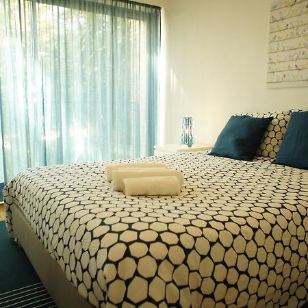 Modern Apartment Near The Bridge Lisbon Bagian luar foto
