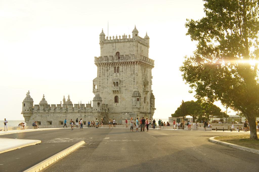 Modern Apartment Near The Bridge Lisbon Bagian luar foto