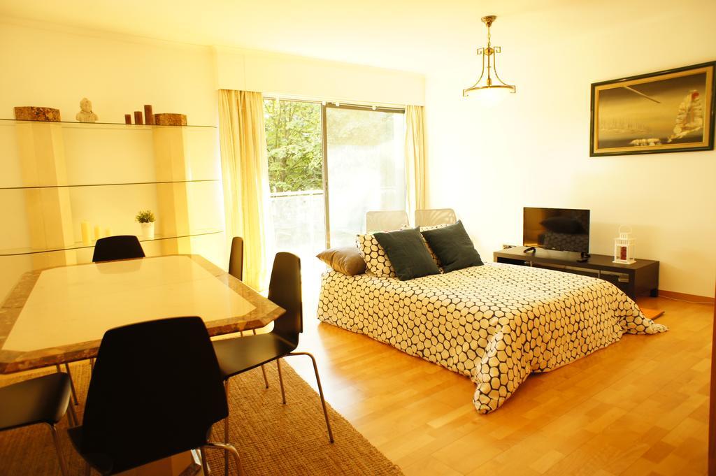 Modern Apartment Near The Bridge Lisbon Bagian luar foto