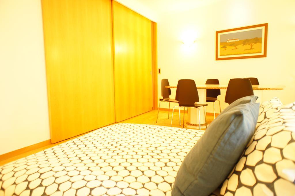 Modern Apartment Near The Bridge Lisbon Bagian luar foto