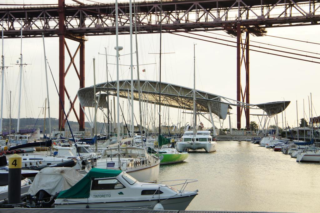 Modern Apartment Near The Bridge Lisbon Bagian luar foto