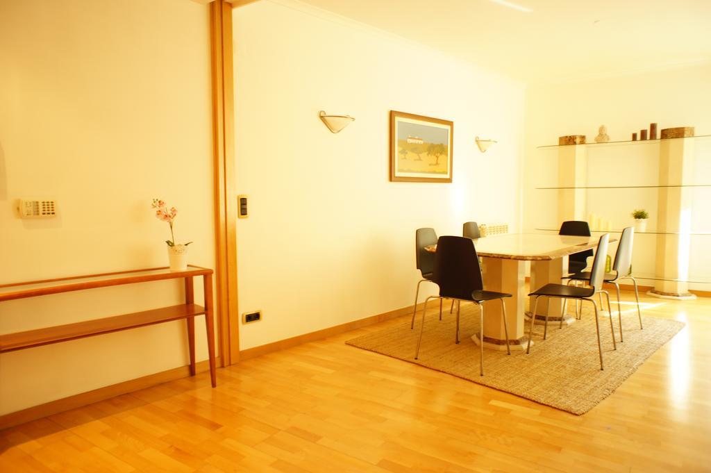 Modern Apartment Near The Bridge Lisbon Bagian luar foto