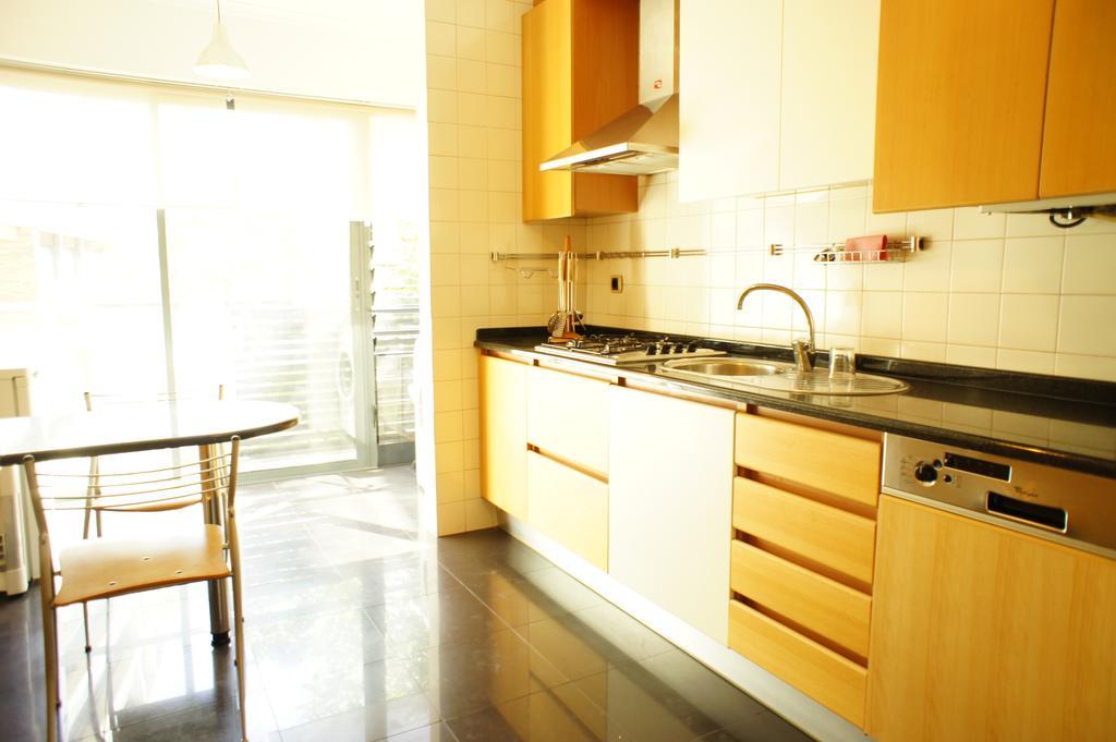 Modern Apartment Near The Bridge Lisbon Bagian luar foto