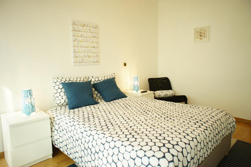Modern Apartment Near The Bridge Lisbon Bagian luar foto