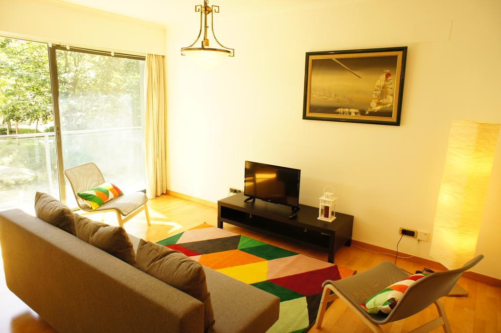 Modern Apartment Near The Bridge Lisbon Bagian luar foto
