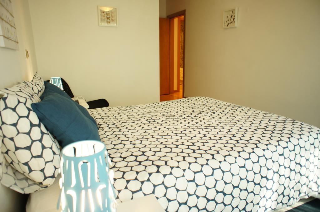 Modern Apartment Near The Bridge Lisbon Bagian luar foto